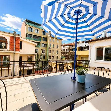 Апартаменти Kalkan Downtown 2br With Large Terrace Варна