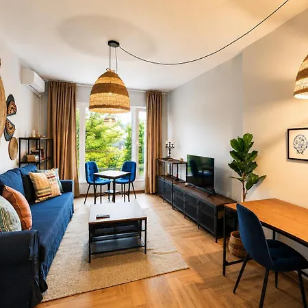 Апартаменти Kalkan Downtown 2br With Large Terrace Варна